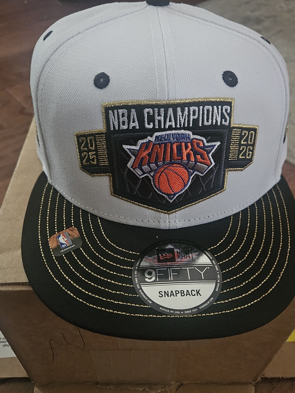 New Era 9FIFTY New York Knicks NBA Champions White and Black Snapback Hat